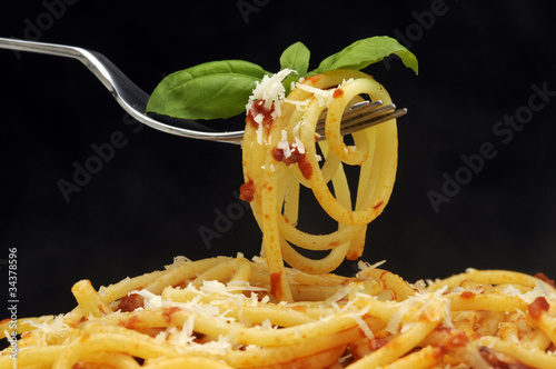 Spaghetti con tomate y parmesano