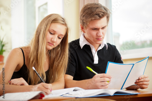 Portrait of a young group of students paying attention and doing © Milles Studio