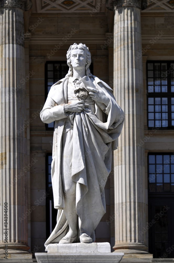 Obraz premium Berlin Schiller Denkmal vor dem Konzerthaus