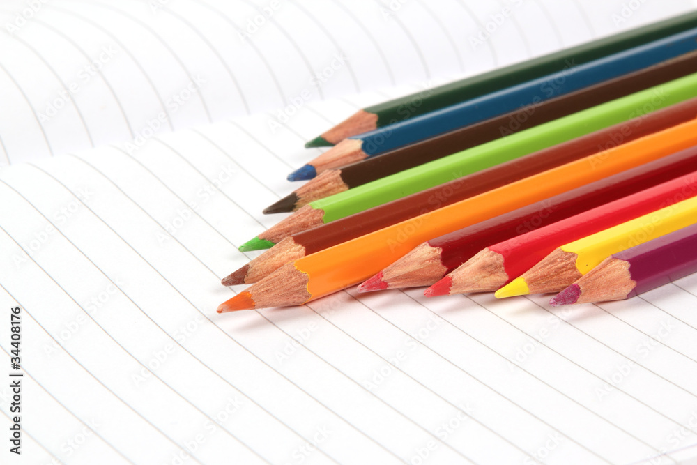 Obraz premium Pencil crayons on white writing paper