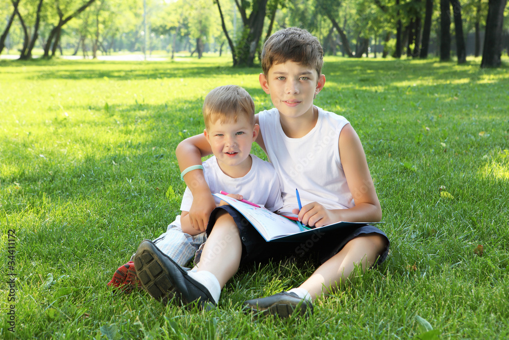 Fototapeta premium Children in the park reading a book