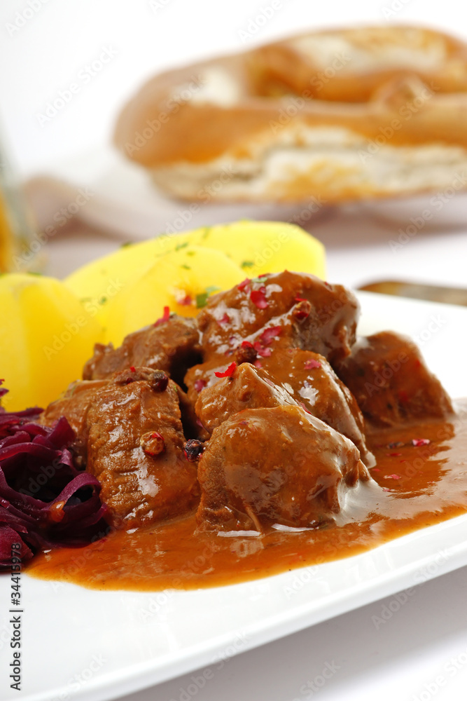 gulasch mit rotkohl und kartoffeln #4 gulasch mit rotkohl und kartoffeln #4