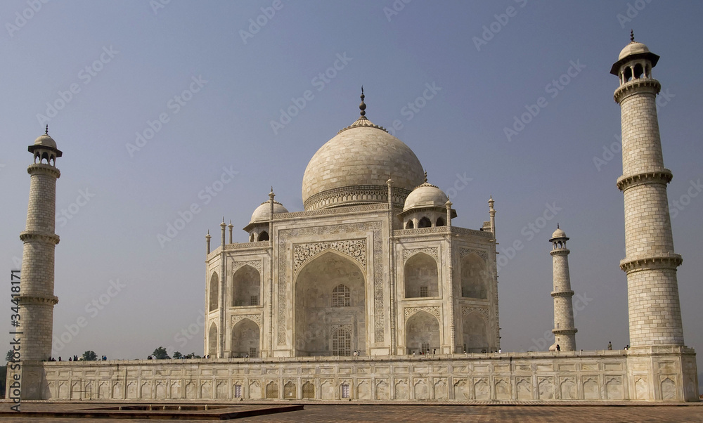 Obraz premium White marble Taj Mahal in India, Agra