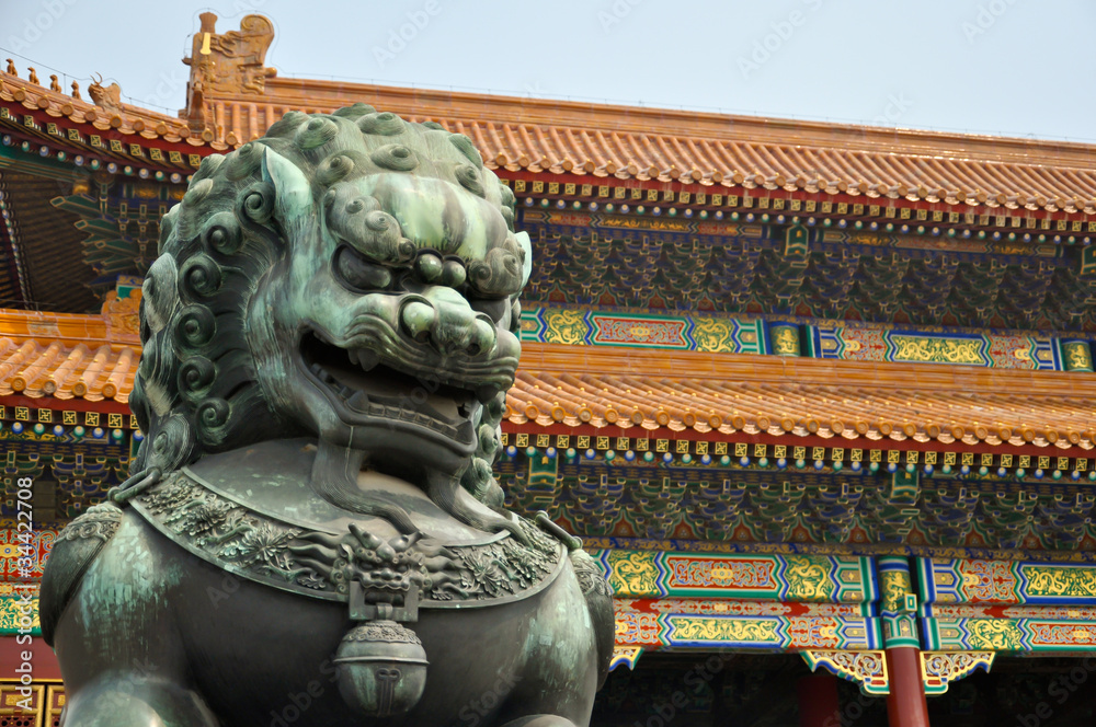 Fototapeta bronze lion guarding the imperial palace in beijing