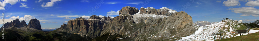 360 ° views of the Dolomites of the Fassa Valley