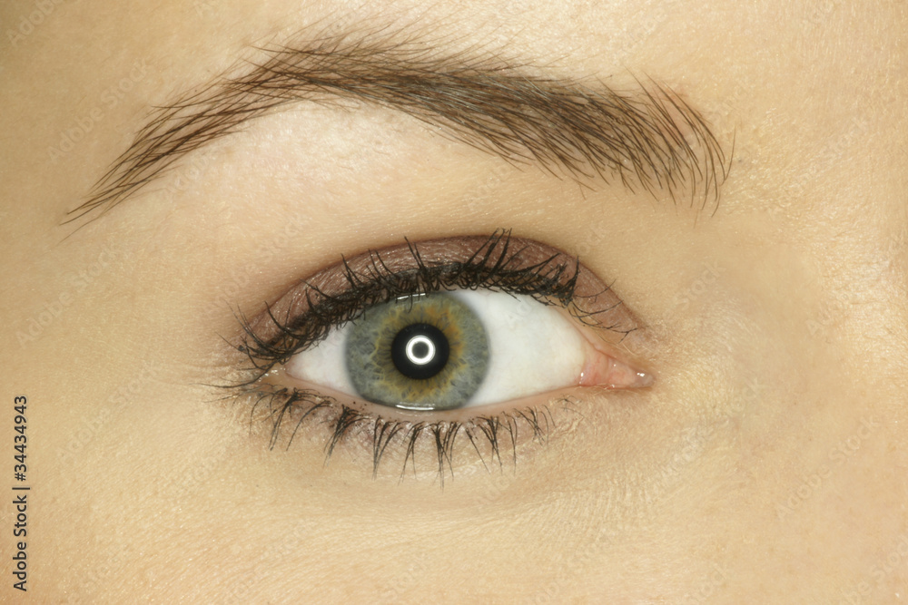 Fototapeta premium Auge einer jungen Frau