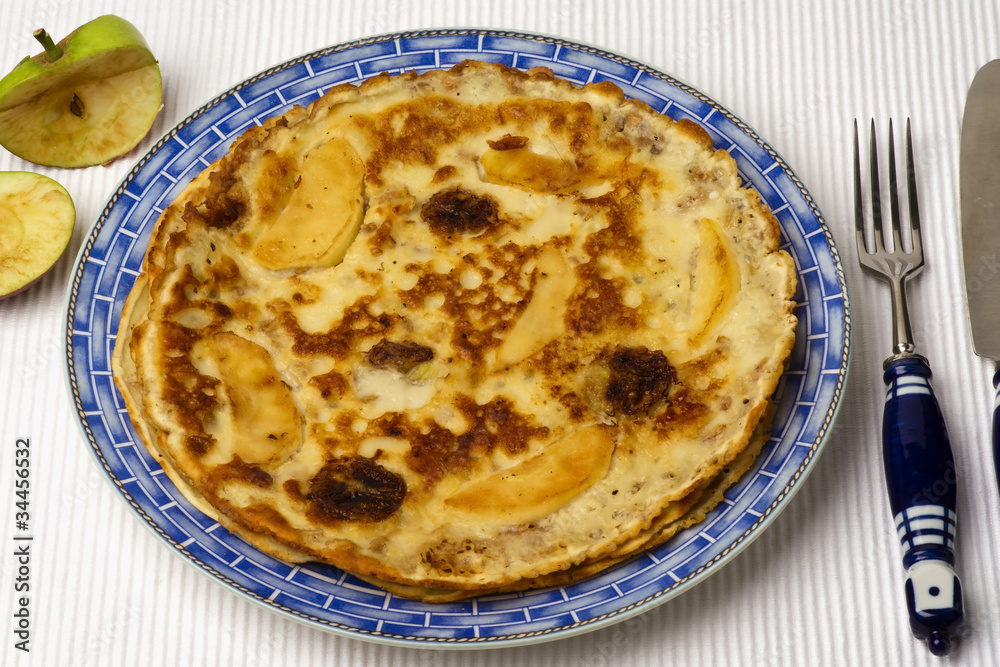 Pfannkuchen mit Apfel und Banane Pfannkuchen mit Apfel und Banane