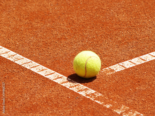 Tennis Ball auf der T-Linie 5 © 1stGallery