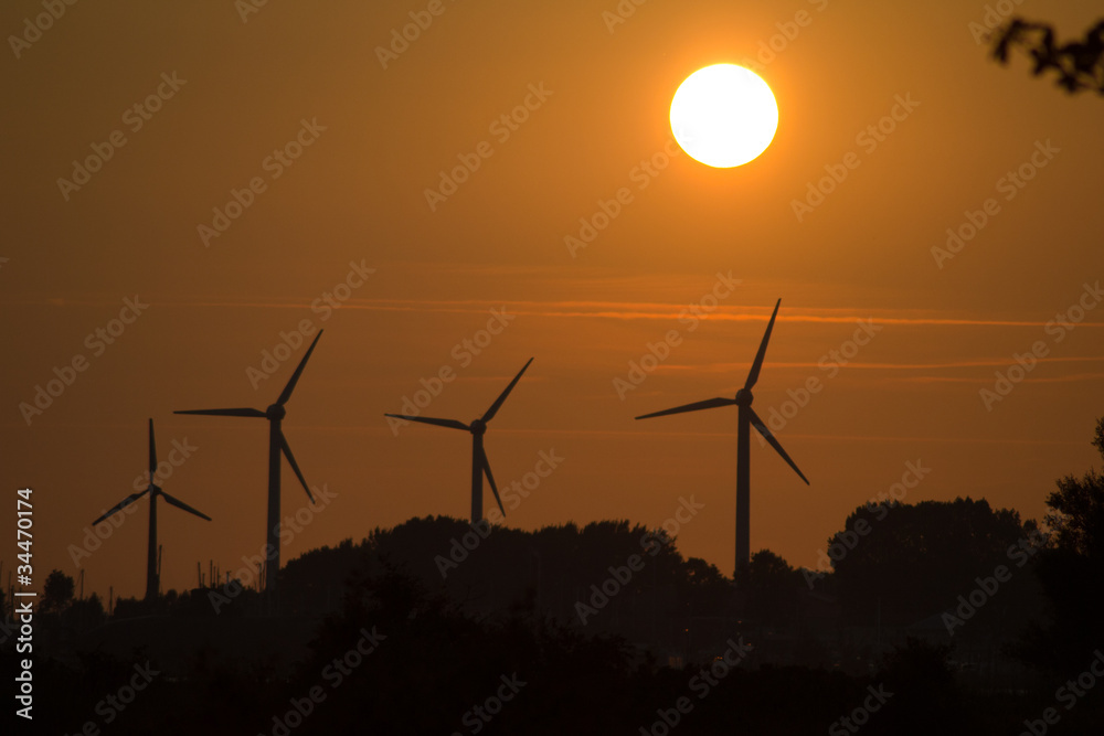 Obraz premium Sonnenuntergang - Windräder