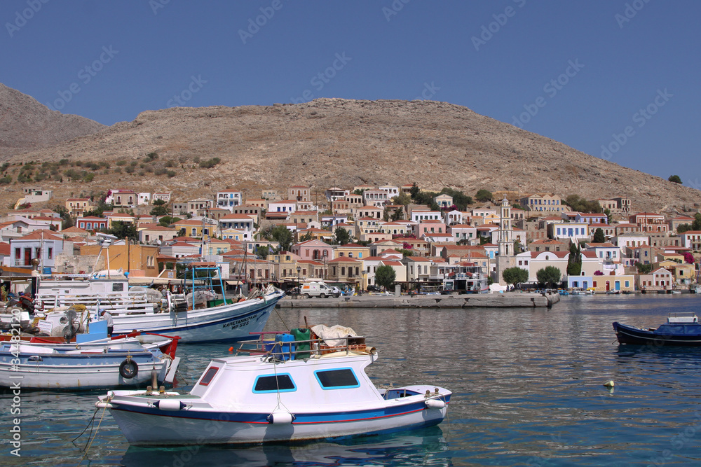 Boote im Hafen von Chalki, Griechenland