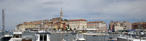 Tableau sur toile the harbour of rovinj, croatia