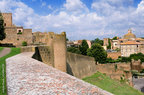 Canvastavla Tuscania (vt) - Veduta sul centro storico