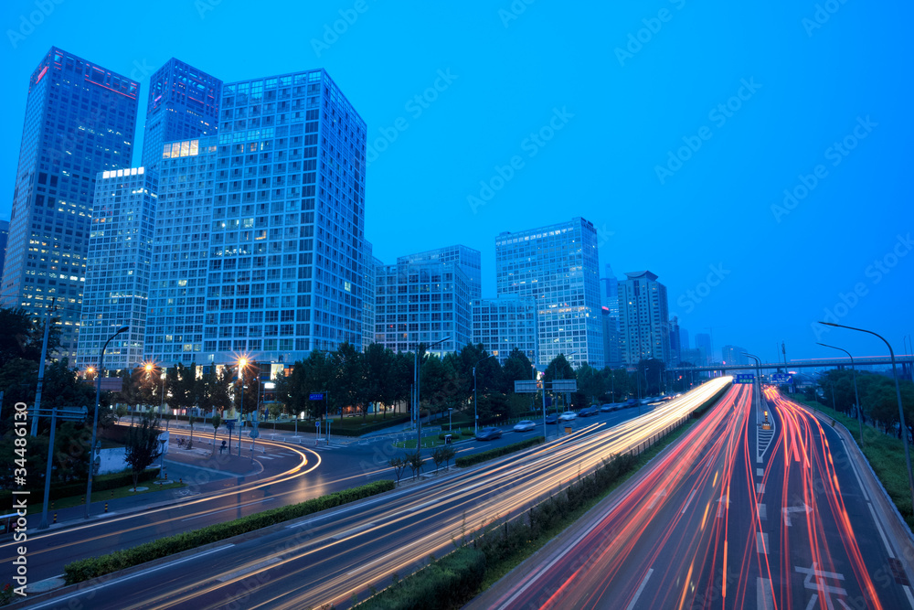 Fototapeta premium lekkie szlaki w nowoczesnym mieście