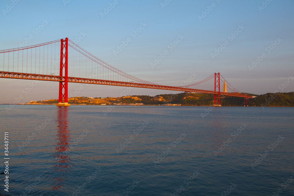 The 25 de Abril Bridge is a suspension bridge on river Tejo, Lis
