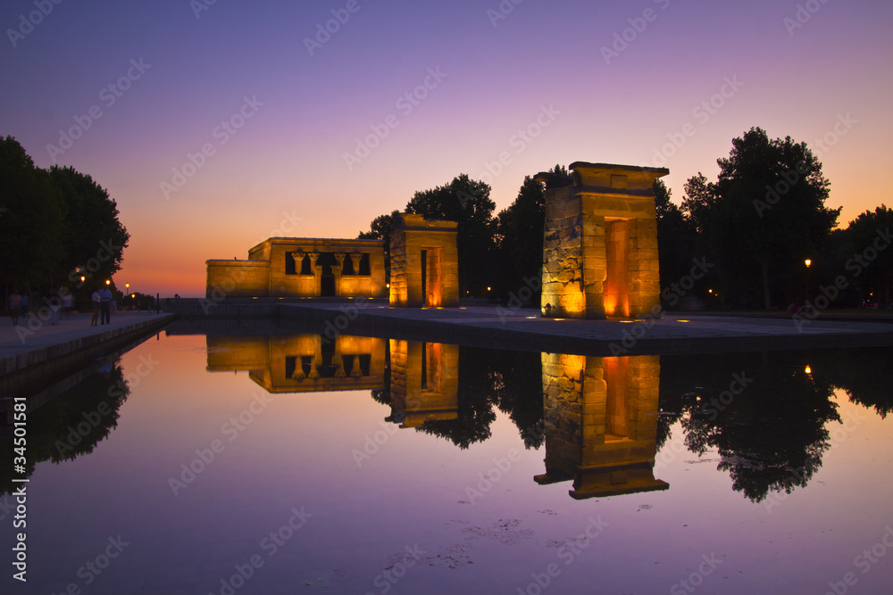 Fototapeta premium Templo de debod in Madrid, Spain