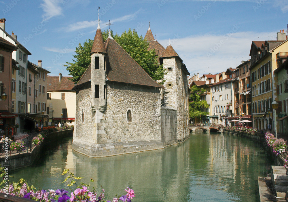 La vieille prison d'Annecy dans le vieux quartier en Haute Savoie La vieille prison d'Annecy dans le vieux quartier en Haute Savoie