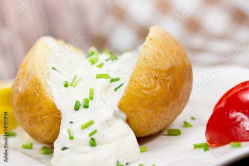 Ofenkartoffel mit Kräuterquark