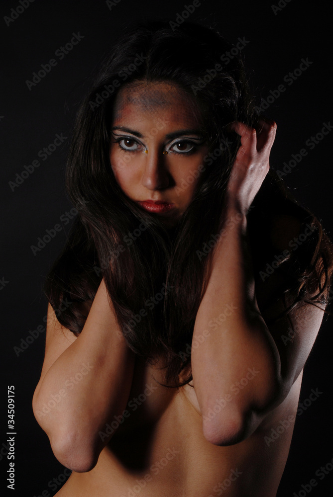Ritratto di una bella ragazza bruna Ritratto di una bella ragazza bruna