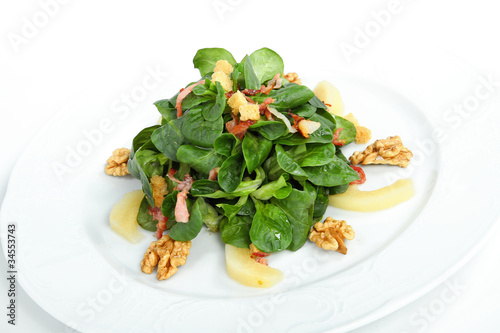 feldsalat,speck,croutons,walnusskerne,birne