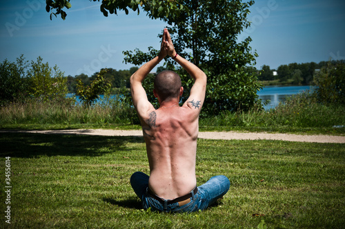 homme en méditation