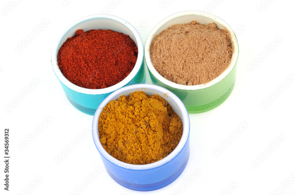 Trois pots d'épices