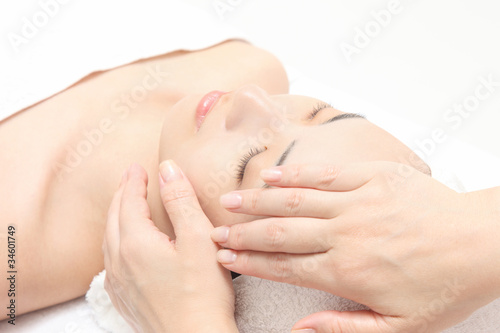             Face massage