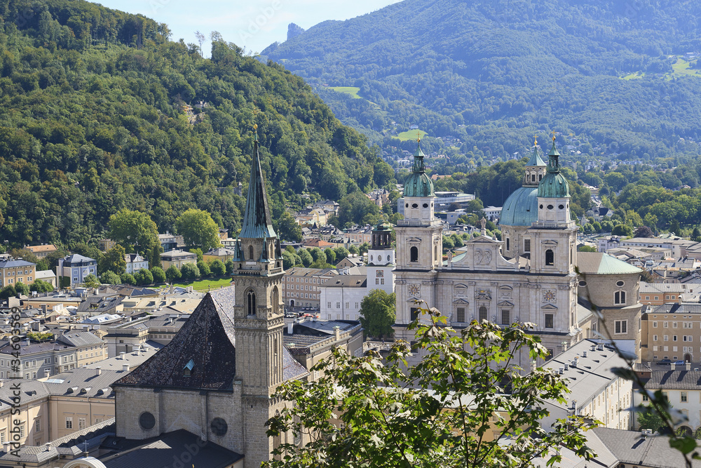 Stadt Salzburg, Detailblick auf Dom u. Franziskanerkirche