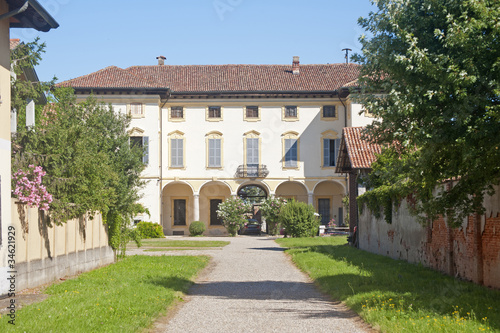 Gaggiano (Milan), historic villa