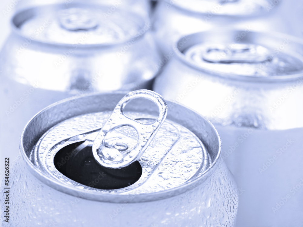 Obraz premium Silver soda cans