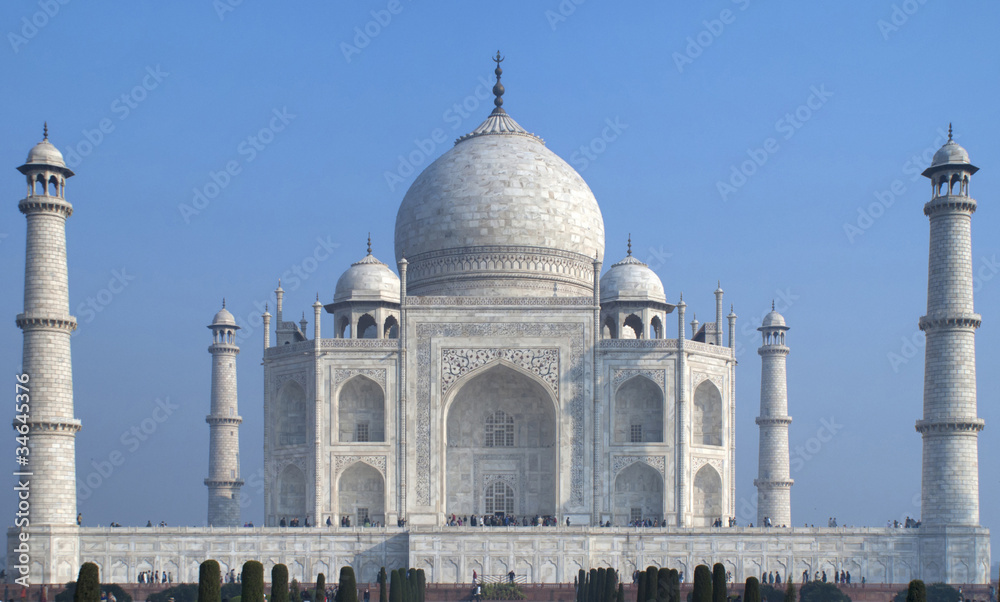 Naklejka premium The white marble Taj Mahal mausoleum.