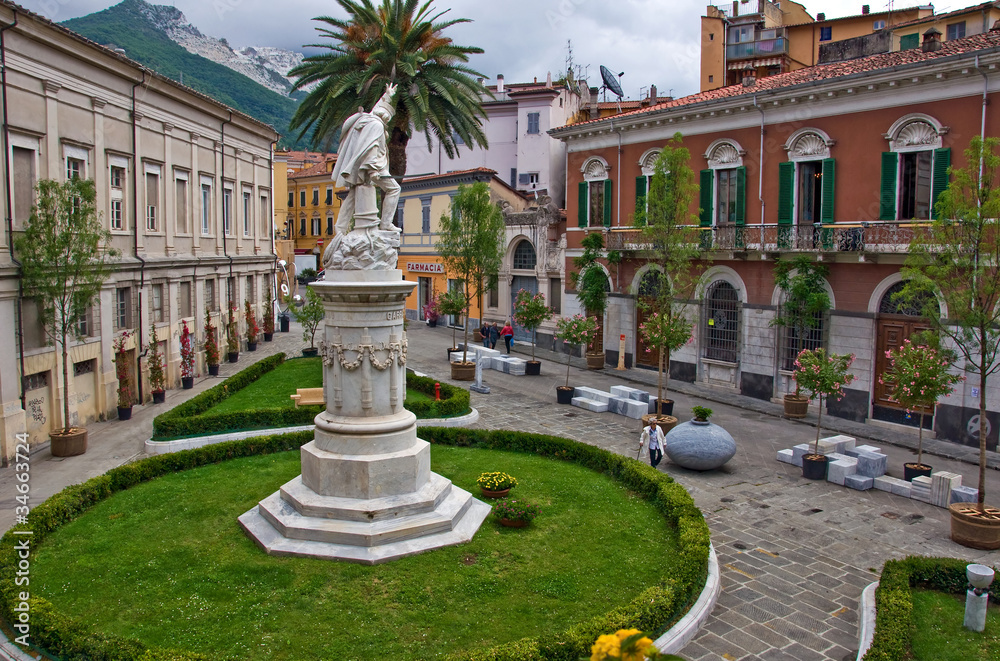Naklejka premium Piazza addobbata per Carrara Marble Week