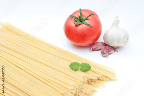 Pasta con tomate y ajo