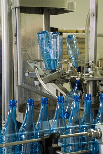 Motion blur water production machine