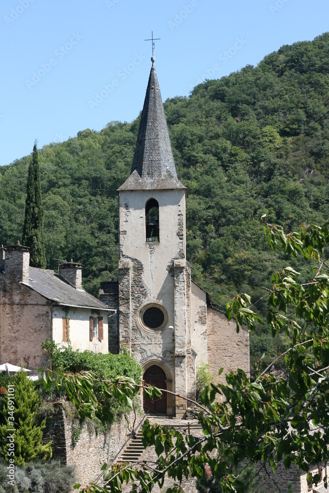 Fototapeta premium clocher d'une église, lincou, aveyron, france