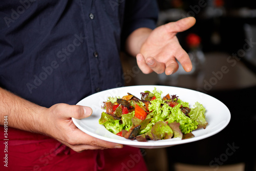 Fototapeta Naklejka Na Ścianę i Meble -  Gemischter Salat im Restaurant