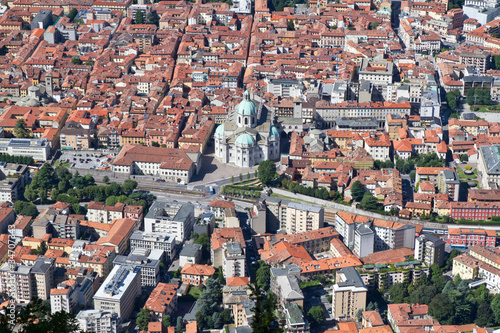 Die italienische Kleinstadt Como von oben gesehen