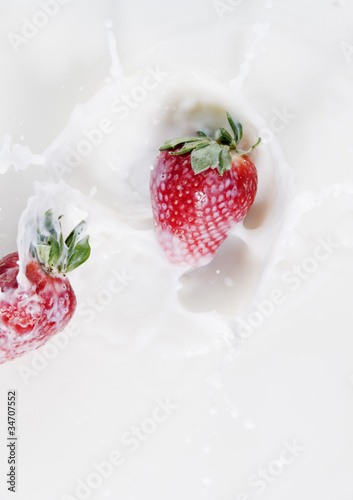 fresh strawberrys in milk