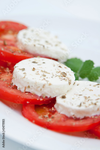 Ensalada de tomate y queso mozarella