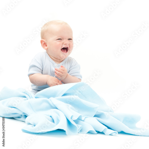 Baby mit blauer Decke photo