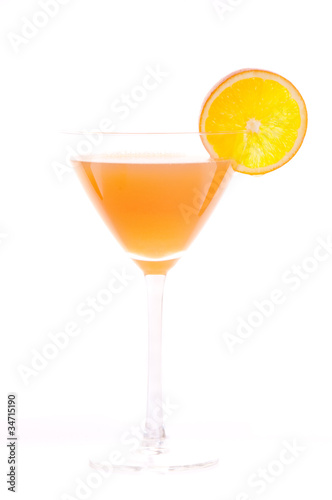 Copa de cristal con zumo de naranja natural