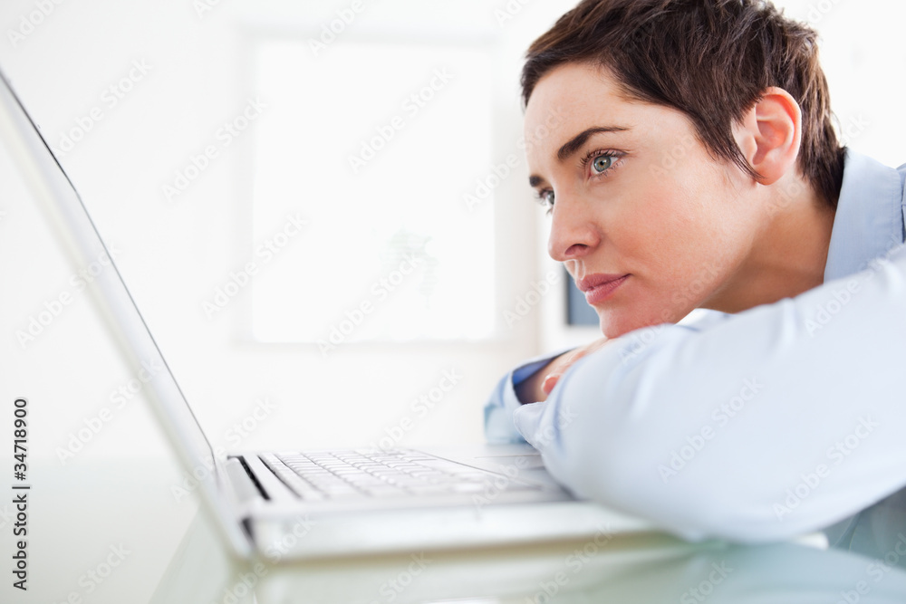 Waiting brunette businesswoman with a laptop