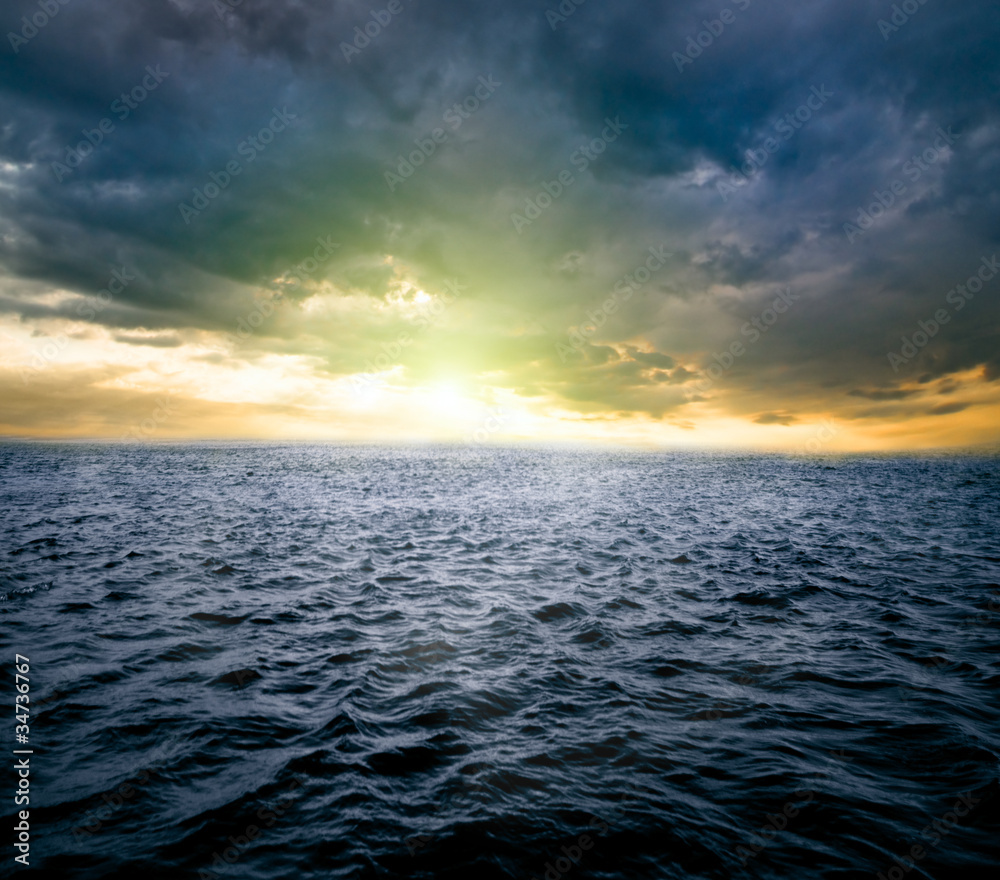 Fototapeta premium sunrise over ocean