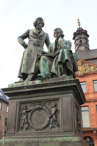 Denkmal, Brüder Grimm:  Jacob,  Wilhelm, in Hanau © foto-kunst-tschernow