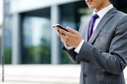 スマートフォン 男性 メンズ 若い ビジネスマン ビジネスシーン