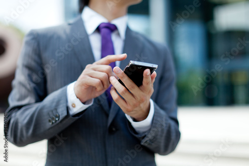 スマートフォン 男性 メンズ 若い ビジネスマン ビジネスシーン