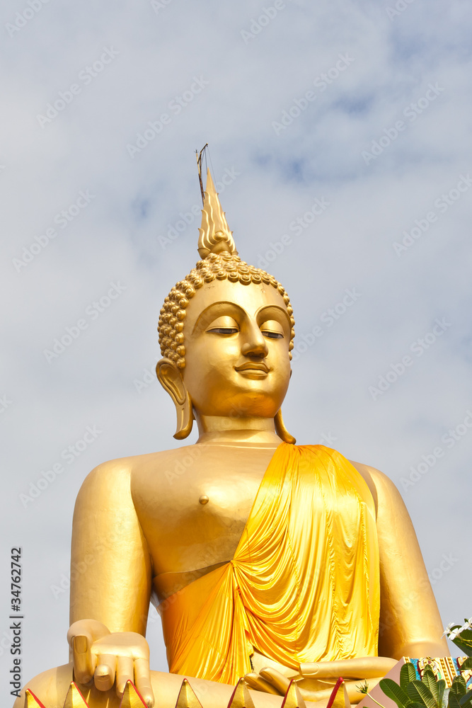 Big Golden Buddha statue in Thaland temple