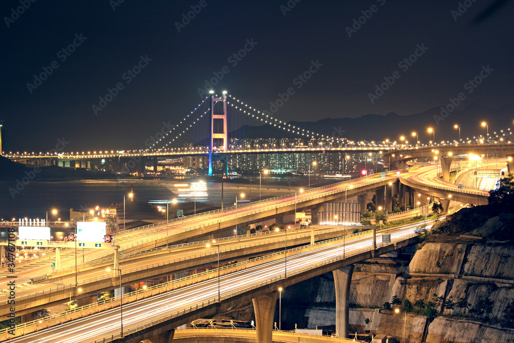 Obraz premium night scenes of highway Bridge in Hong Kong.