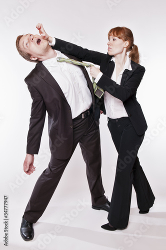 Businessfrau haut Businessmann - Kampfsport