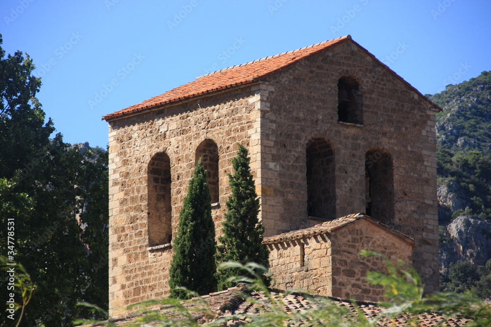 clocher de l'abbatiale de Saint Guilhem clocher de l'abbatiale de Saint Guilhem