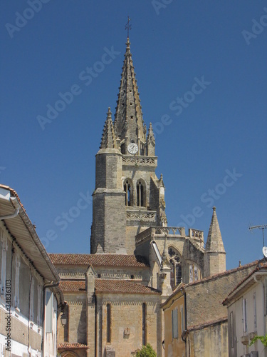 Collégiale Notre-Dame D’Uzeste ; Guyenne ; Gironde ; Aquitaine photo